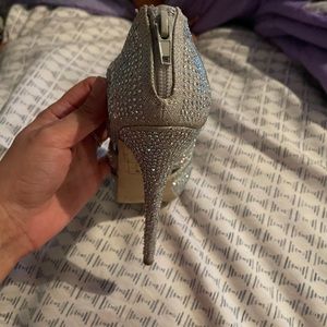 Size 6 high heels very demanding a lot of sparkles very shine
